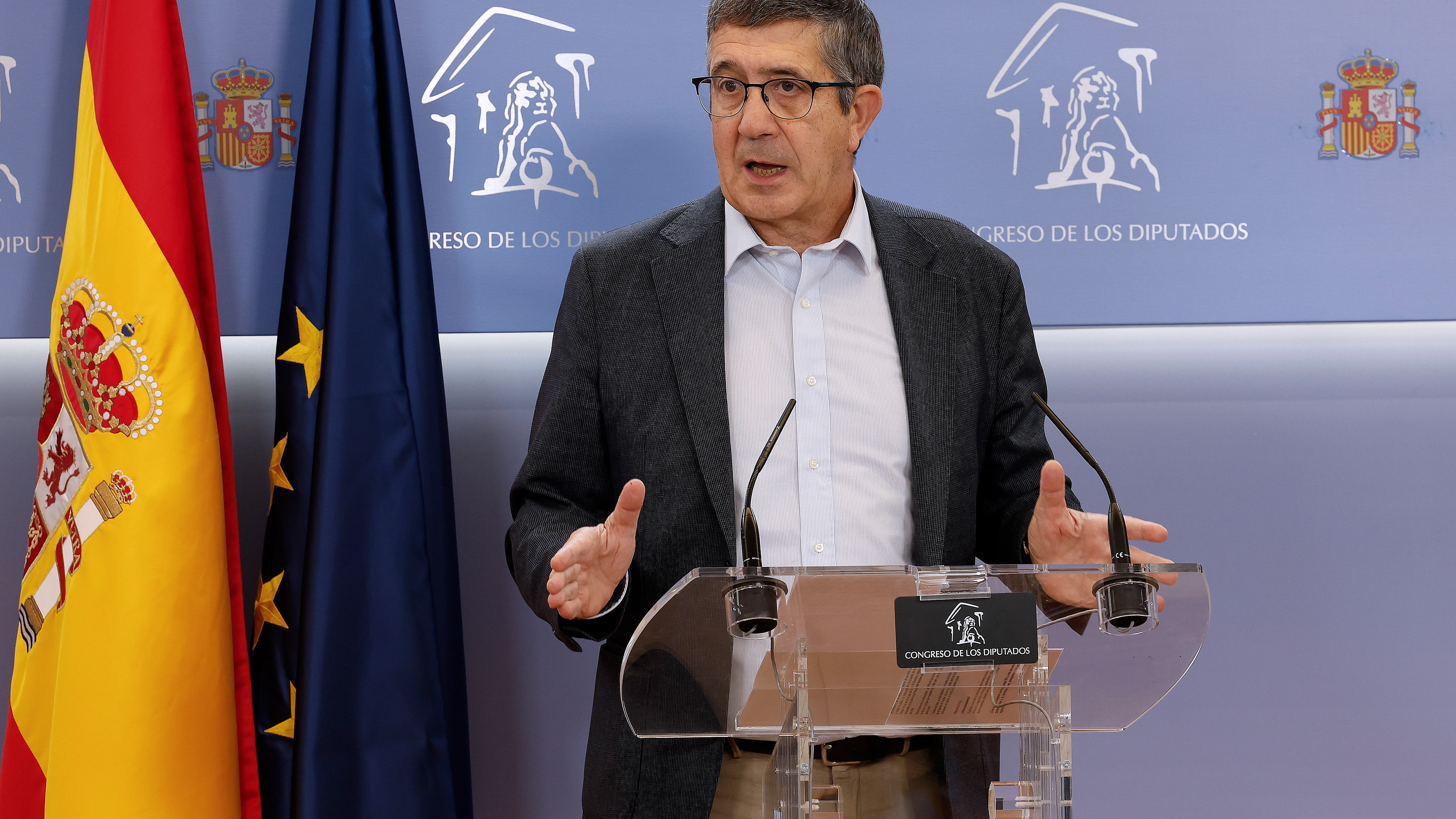  El portavoz parlamentario del PSOE, Patxi López, da una rueda de prensa en el Congreso de los Diputados. 