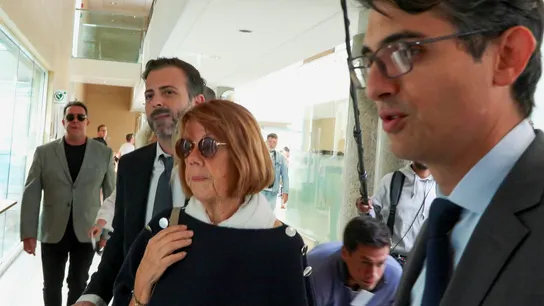 Gisèle Pelicot (c), a su llegada al Tribunal de Justicia de Aviñón este miércoles. Gisèle Pelicot (c), a su llegada al Tribunal de Justicia de Aviñón este miércoles.