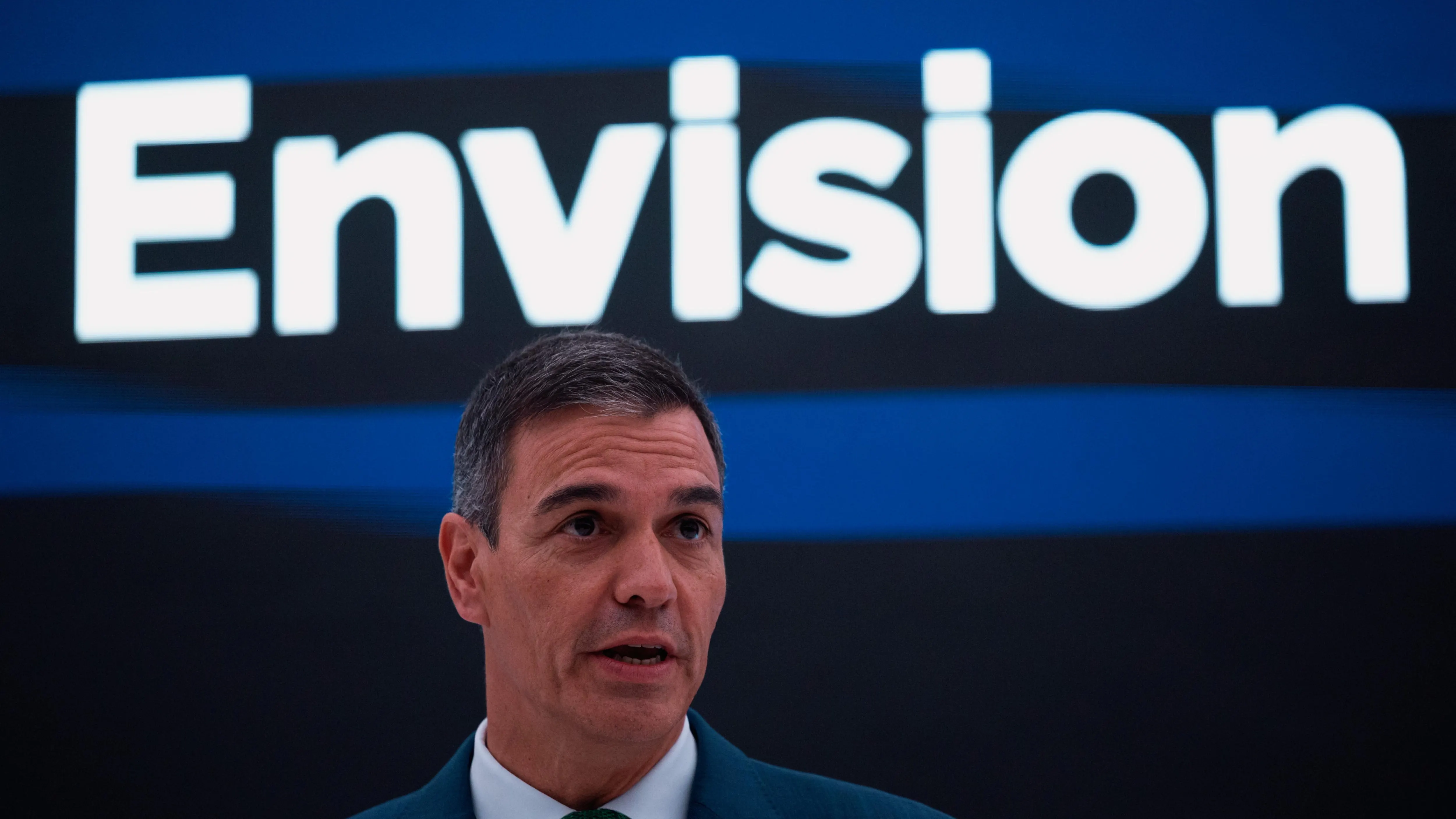 El presidente del Gobierno, Pedro Sánchez, en su reunión con el grupo Envision en Shanghái