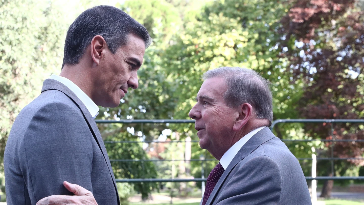 El presidente del Gobierno, Pedro Sánchez, recibe al candidato opositor venezolano Edmundo González en el Palacio de la Moncloa El presidente del Gobierno, Pedro Sánchez, recibe al candidato opositor venezolano Edmundo González en el Palacio de la Moncloa