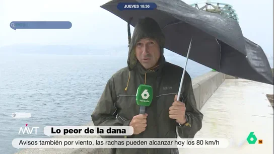 Las 'dificultades' de Xescu Tapias con su paraguas: "Le quedan horas de vida" El reportero ha conectado con Más Vale Tarde desde Palamós para mostrar las consecuencias de la DANA en la provincia catalana.