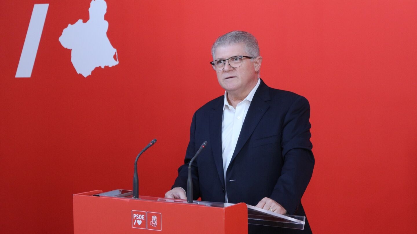 El secretario general del PSRM-PSOE y portavoz del Grupo Parlamentario Socialista, Jos&eacute; V&eacute;lez