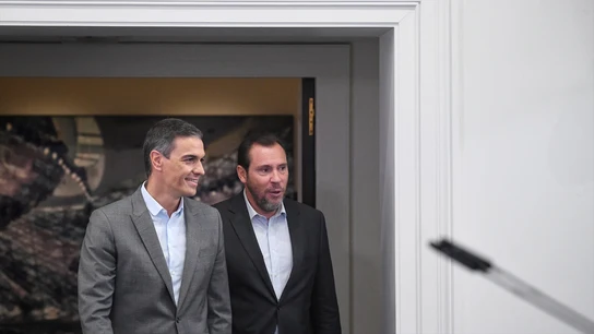 Pedro Sánchez y Óscar Puente llegan a la presentación de la nueva campaña 'Transporte público, ¿lo pillas?' Pedro Sánchez y Óscar Puente llegan a la presentación de la nueva campaña 'Transporte público, ¿lo pillas?'