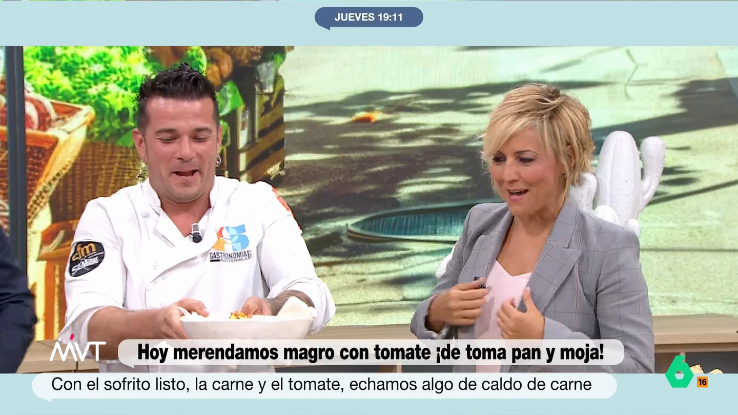 La reacción de Cristina Pardo al ver a Carlos Maldonado echar patatas fritas al plato Carlos Maldonado sorprende a Cristina Pardo, Iñaki López y Pablo Ojeda en la parte final de su receta de magro con tomate añadiendo este ingrediente que siembra la polémica entre los comentables. La reacción de unos y otros, en este vídeo.