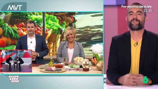 Dani Mateo comenta la segunda entrega de 'L&oacute;pez y Leal contra el canal' con uno de sus protagonistas, I&ntilde;aki L&oacute;pez, y con Cristina Pardo: "&iquest;C&oacute;mo te puedes aguantar la risa despu&eacute;s de verle colgado de una cuerda?", pregunta en este v&iacute;deo.
