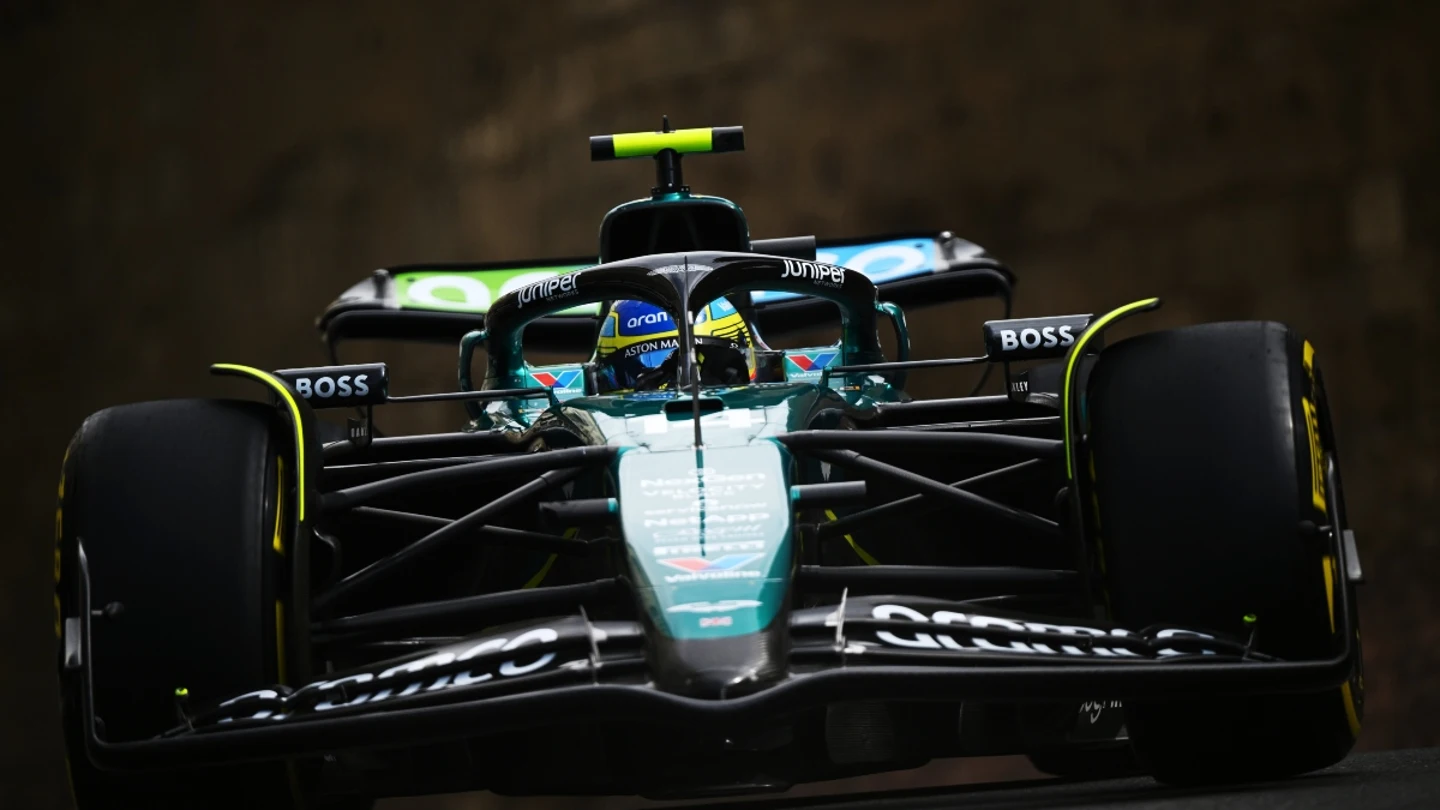 Fernando Alonso, con el Aston Martin Fernando Alonso, con el Aston Martin