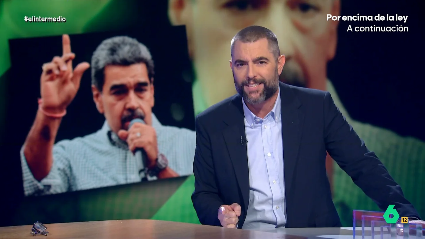 Dani Mateo, después de que Maduro 'use' a Maradona contra Milei: "No tiene la bomba atómica pero sí al barrilete cósmico" El presidente de Venezuela ha pedido al espíritu de Diego Armando Maradona que le "jale de las patas a Milei" para asustarlo después de que Argentina haya reconocido a Edmundo González como ganador de las elecciones venezolanas.