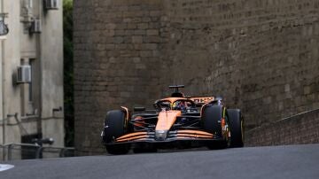 Oscar Piastri, con el McLaren en Bakú