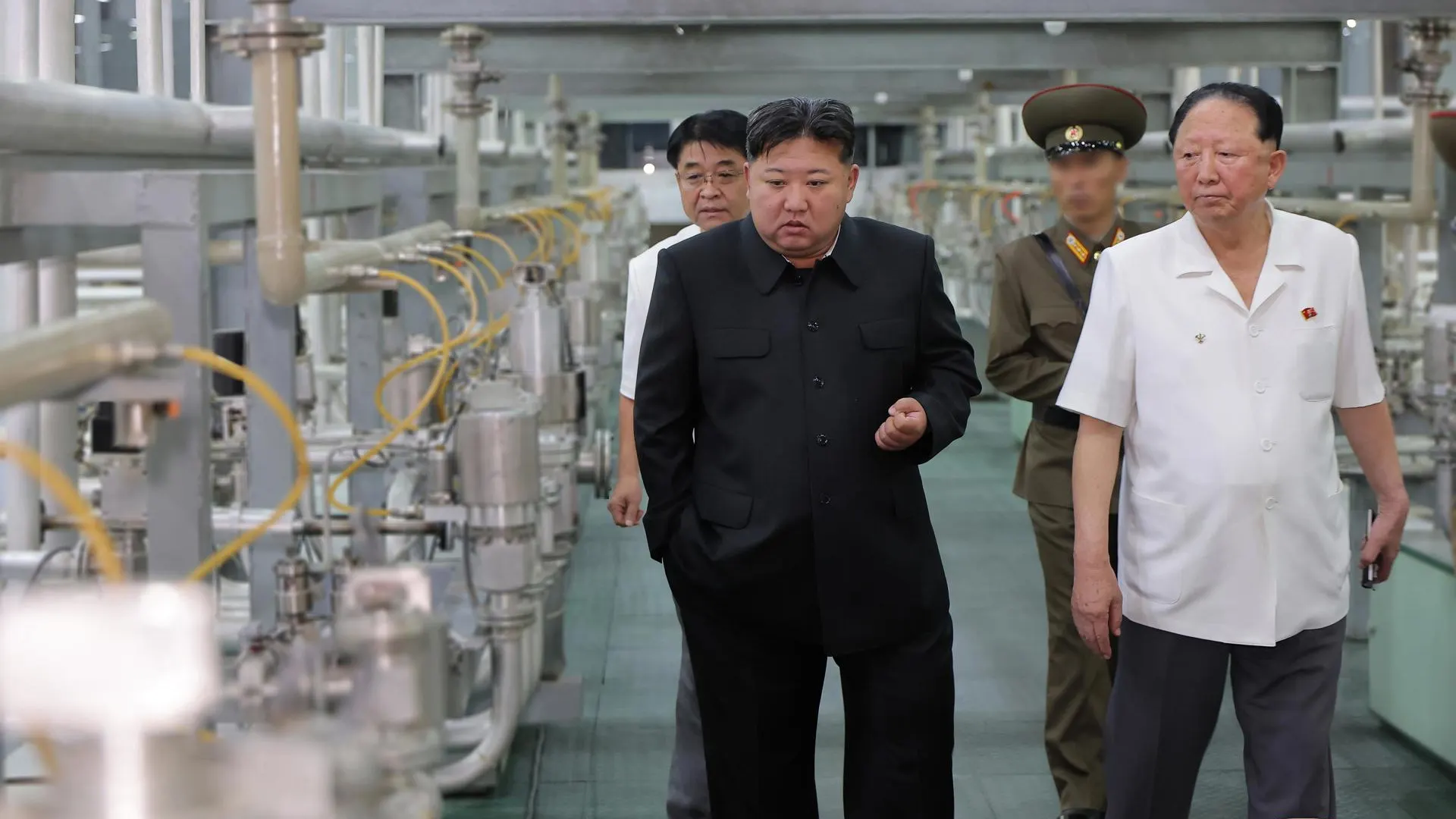 El líder norcoreano, Kim Jong-un, visita instalaciones de enriquecimiento de uranio