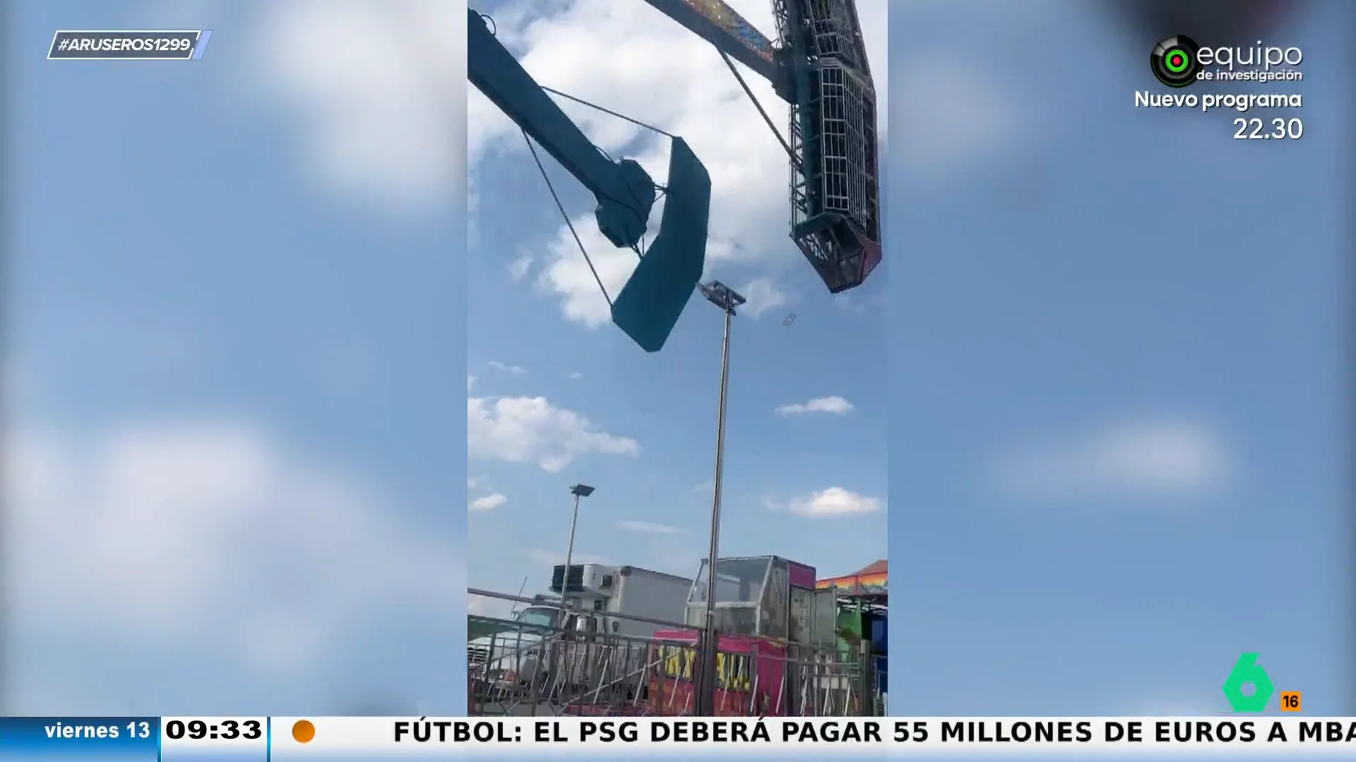 El impresionante momento viral de un hombre salvando al vuelo un móvil que sale volando de una montaña rusa