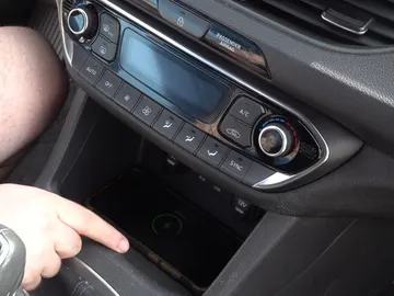 Este es el extra que todos los conductores piden para sus coches nuevos y que puede estropear tu móvil Este es el extra que todos los conductores piden para sus coches nuevos y que puede estropear tu móvil