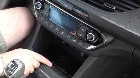 Este es el extra que todos los conductores piden para sus coches nuevos y que puede estropear tu móvil Este es el extra que todos los conductores piden para sus coches nuevos y que puede estropear tu móvil