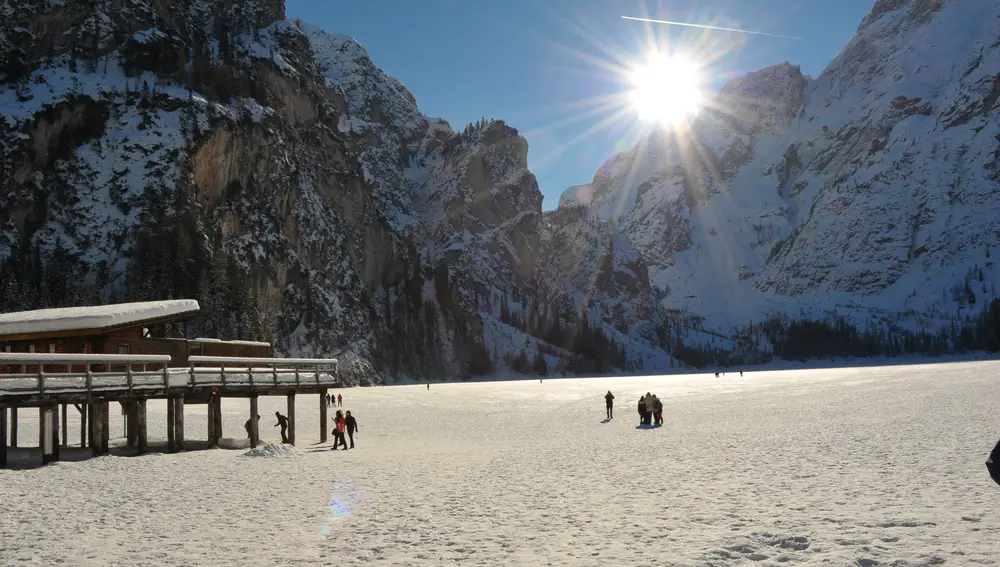 Lago di Braies en invierno Lago di Braies en invierno