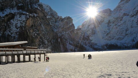 Lago di Braies en invierno
