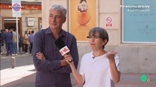 Oskar Matute desvela a Thais Villas que llama 'Rufi' a Gabriel Rufián: "No va a ser el de los langostinos de Luz Casal..." Muchos amigos del diputado de EH Bildu afirman ser seguidores del político catalán. Villas también charla con Elma Saiz y con una de sus mejores amigas, Ainhoa, que habla con la ministra y con la reportera por teléfono.