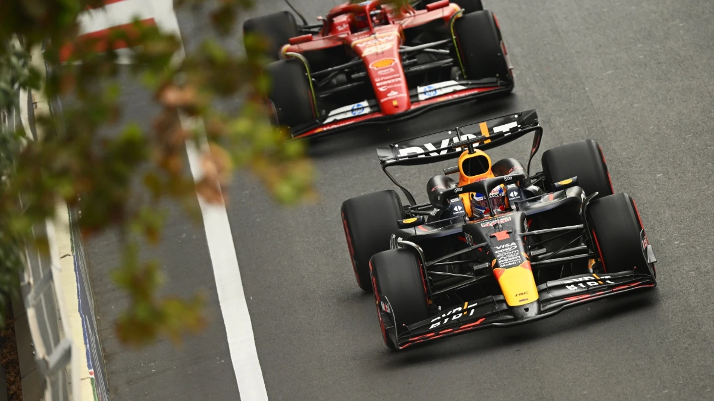 Max Verstappen, por delante del Ferrari de Carlos Sainz Max Verstappen, por delante del Ferrari de Carlos Sainz