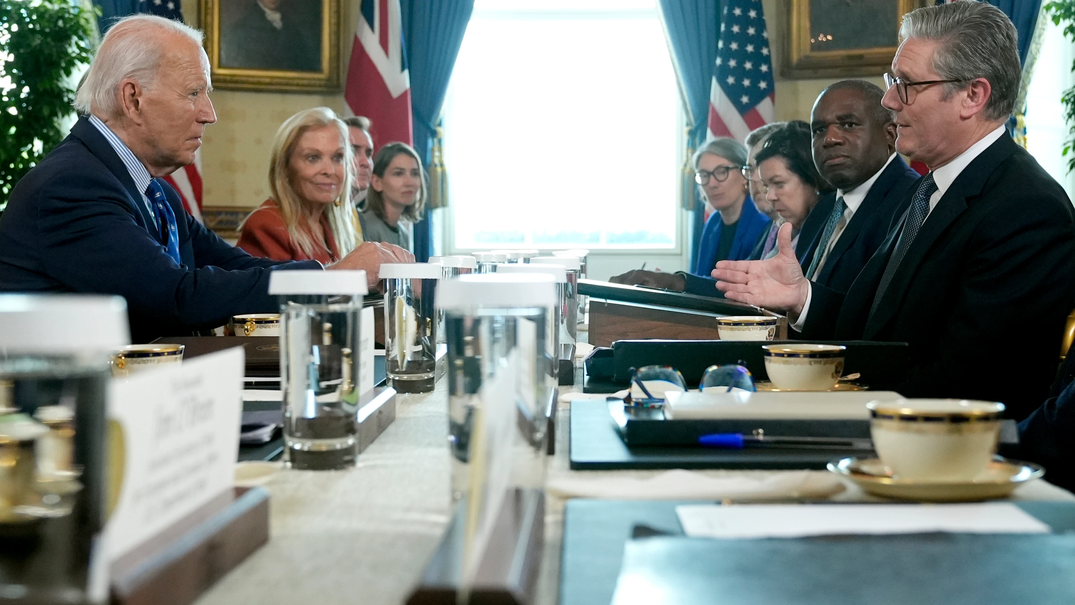 El presidente de Estados Unidos, Joe Biden, se reúne con el primer ministro de Reino Unido, Keir Starmer, en la Casa Blanca, Washington. 