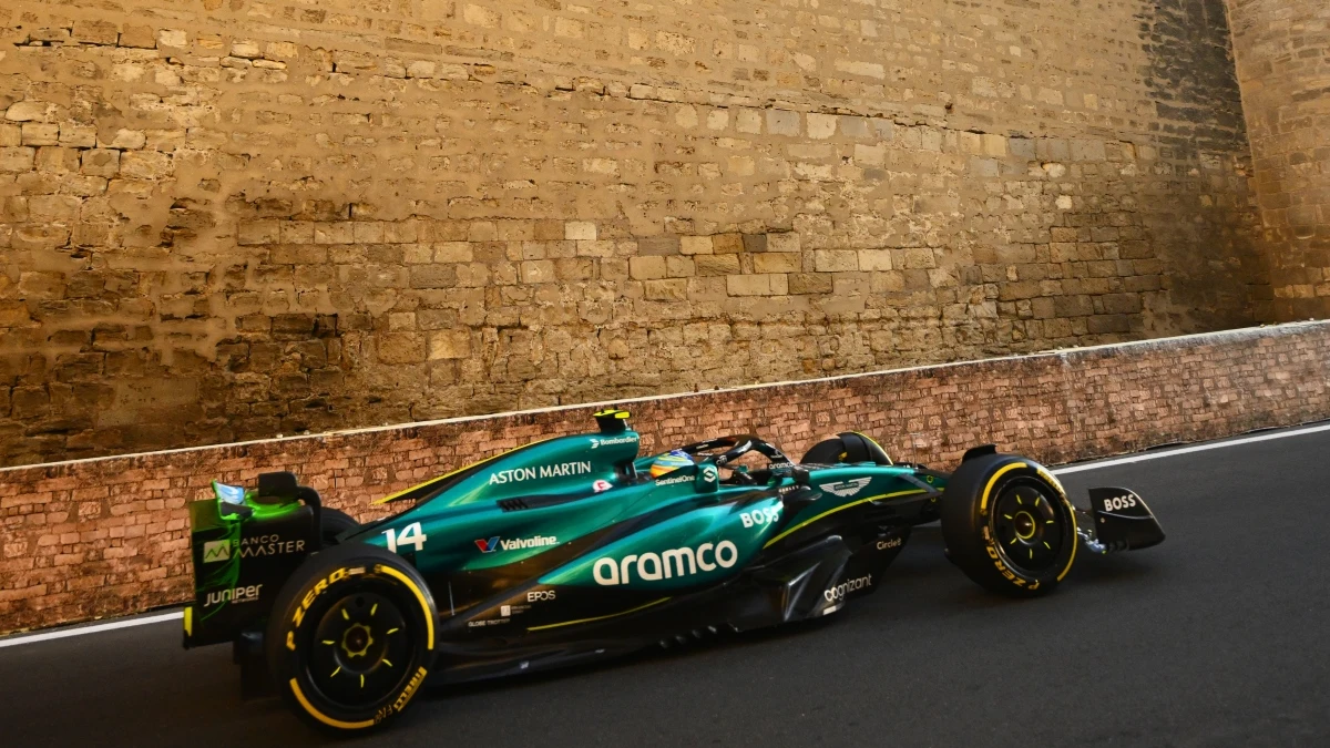 Fernando Alonso, con el Aston Martin en Bakú