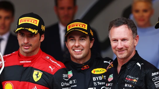 Carlos Sainz, Checo Pérez y Christian Horner Carlos Sainz, Checo Pérez y Christian Horner