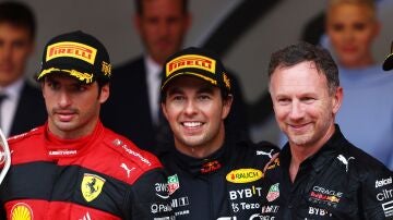 Carlos Sainz, Checo Pérez y Christian Horner