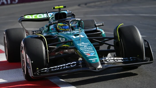 Fernando Alonso, con el Aston Martin Fernando Alonso, con el Aston Martin