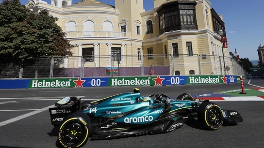 Fernando Alonso, con el Aston Martin en Bakú Fernando Alonso, con el Aston Martin en Bakú