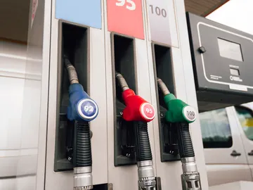 Surtidor con gasolina 100 Surtidor con gasolina 100