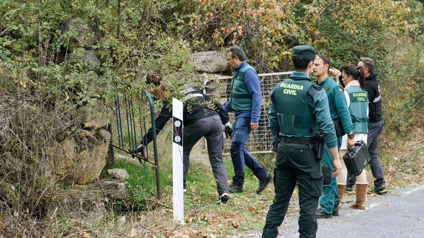 Imagen de archivo de la Guardia Civil durante un registro en Ávila en la finca en la que fueron hallados restos de Juana Canal Imagen de archivo de la Guardia Civil durante un registro en Ávila en la finca en la que fueron hallados restos de Juana Canal