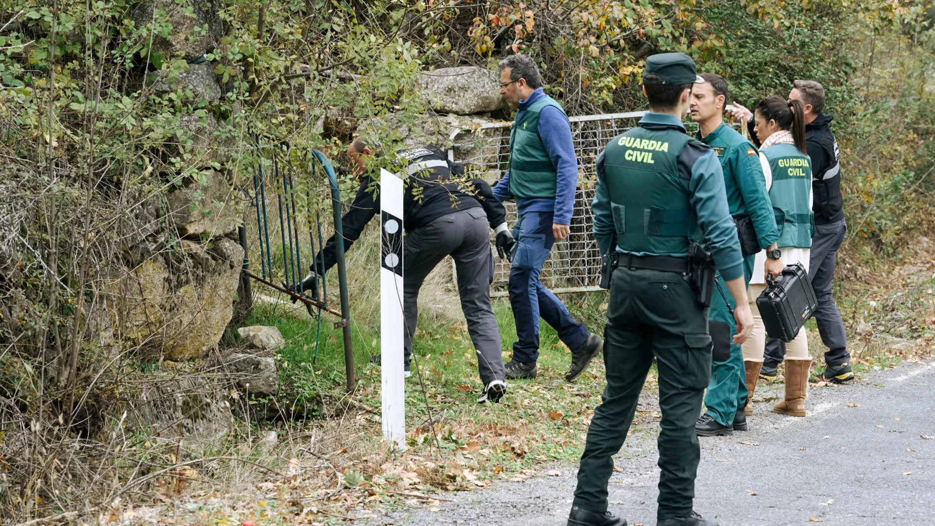 Imagen de archivo de la Guardia Civil durante un registro en Ávila en la finca en la que fueron hallados restos de Juana Canal