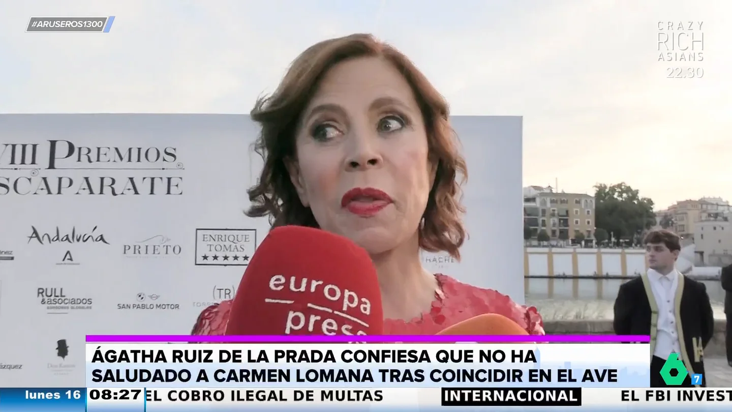 Así reacciona Ágatha Ruiz de la Prada al aparecer Carmen Lomana detrás: "Gracias a dios llevaba mucho sin verla" Así reacciona Ágatha Ruiz de la Prada al aparecer Carmen Lomana detrás: "Gracias a dios llevaba mucho sin verla"