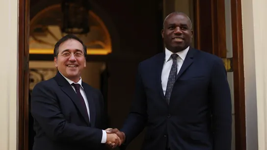 El ministro de Asuntos Exteriores, José Manuel Albares, saluda en Londres a su homólogo británico, David Lammy El ministro de Asuntos Exteriores, José Manuel Albares, saluda en Londres a su homólogo británico, David Lammy