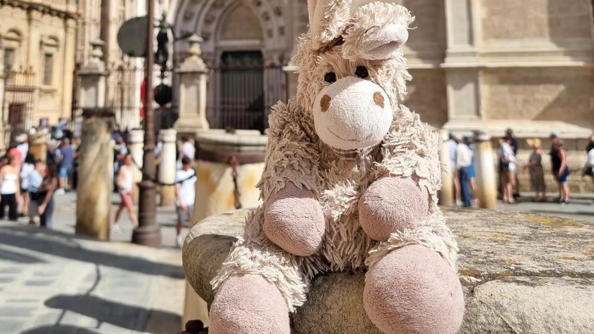 Imagen del peluche perdido en Sevilla Imagen del peluche perdido en Sevilla