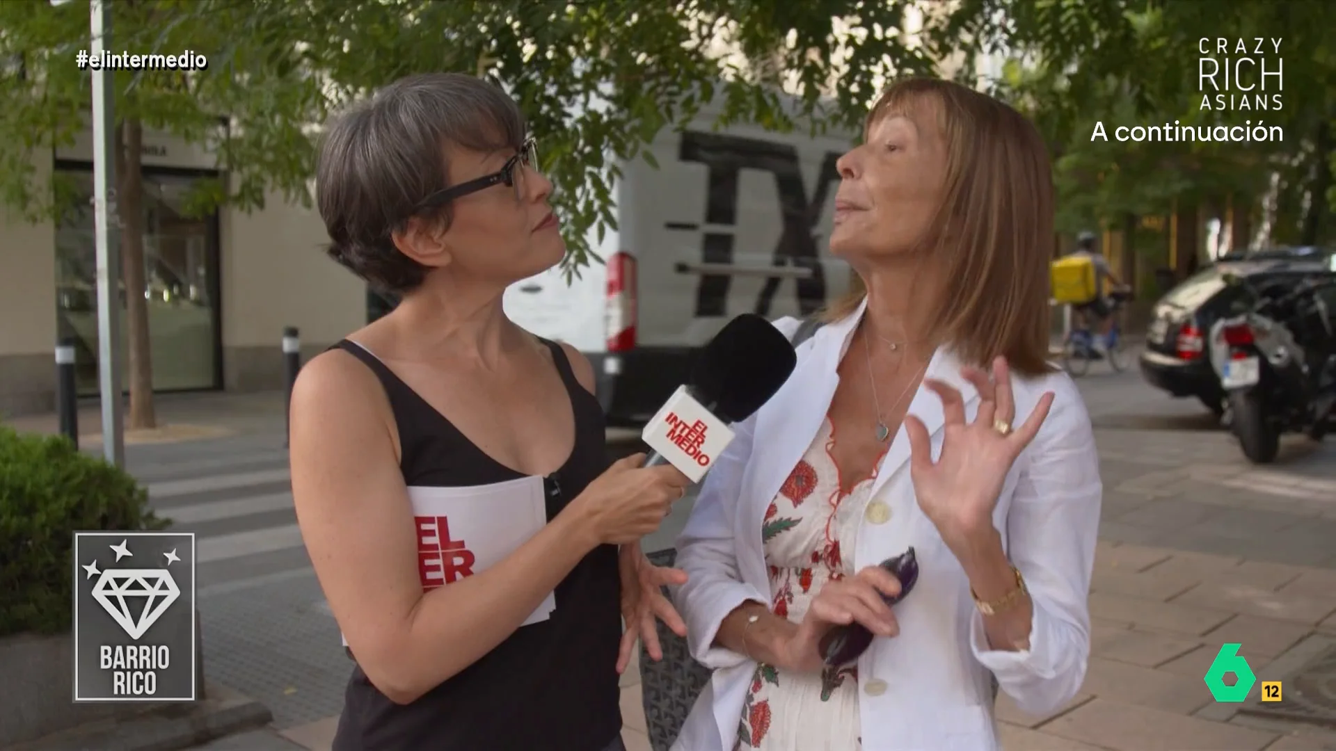 "Tal vez me haga el cuello también, vamos a ver", afirma esta mujer a Thais Villas en una nueva entrega de 'Barrio rico, barrio obrero' donde la reportera de El Intermedio reacciona de forma divertida: "Es usted mi musa", le comenta en este vídeo.