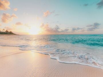 Playa con espuma