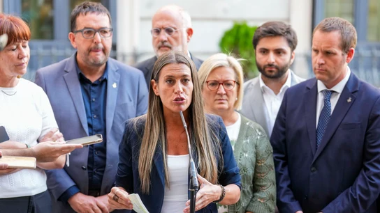 L diputada de Junts per Catalunya Míriam Nogueras i Camero ofrece una rueda de prensa junto a sus compañeros L diputada de Junts per Catalunya Míriam Nogueras i Camero ofrece una rueda de prensa junto a sus compañeros