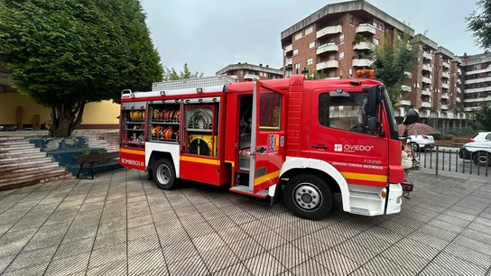 Qué debes saber de las oposiciones a conductor del Servicio de Extinción de Incendios y Salvamento del Ayuntamiento de Oviedo: número de plazas, fechas, requisitos y exámenes Camión de bomberos de Oviedo