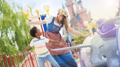 Disneyland Paris ofrece 7.000 contratos en los sectores de restauración, hostelería y espectáculos Disneyland Paris ofrece 7.000 contratos en los sectores de restauración, hostelería y espectáculos