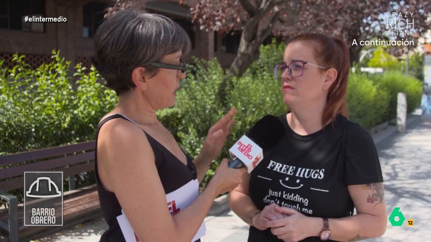 Una mujer de barrio obrero critica que las tiendas de "los chinos" est&aacute;n m&aacute;s caras: "Se est&aacute;n subiendo a la parra"