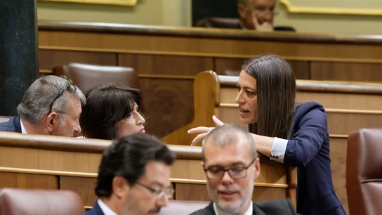 Miriam Nogueras dialoga durante una sesión en el Congreso de los Diputados Miriam Nogueras dialoga durante una sesión en el Congreso de los Diputados