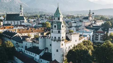 Hall-Wattens Hall-Wattens