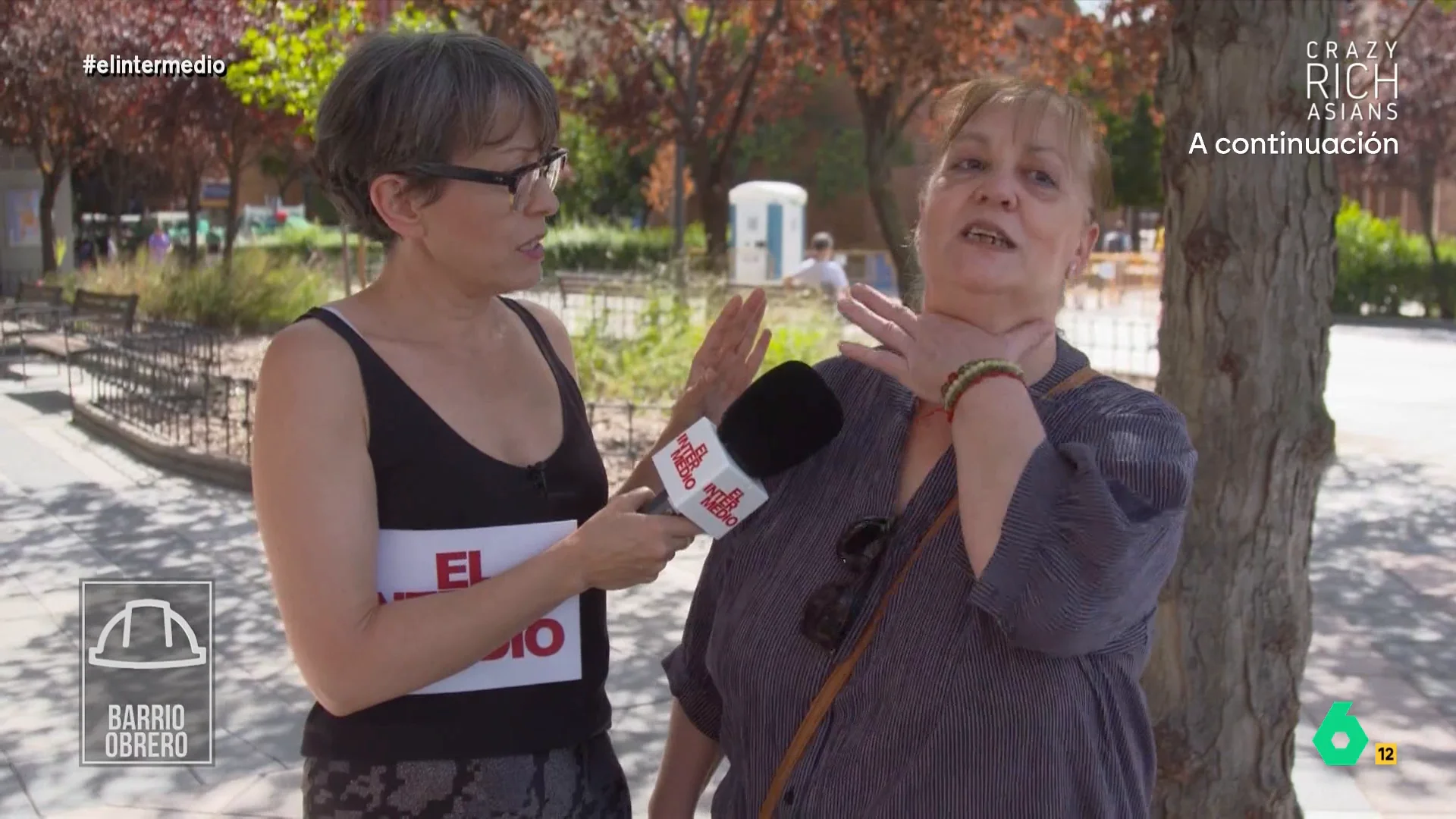 Thais Villas pregunta en un barrio rico y un barrio obrero sobre reformas. En el obrero, una mujer asegura que para arreglar su cocina "habrá que pedirlo prestado" y en el rico, una chica cuenta que ha renovado su salón por 3.000 euros.