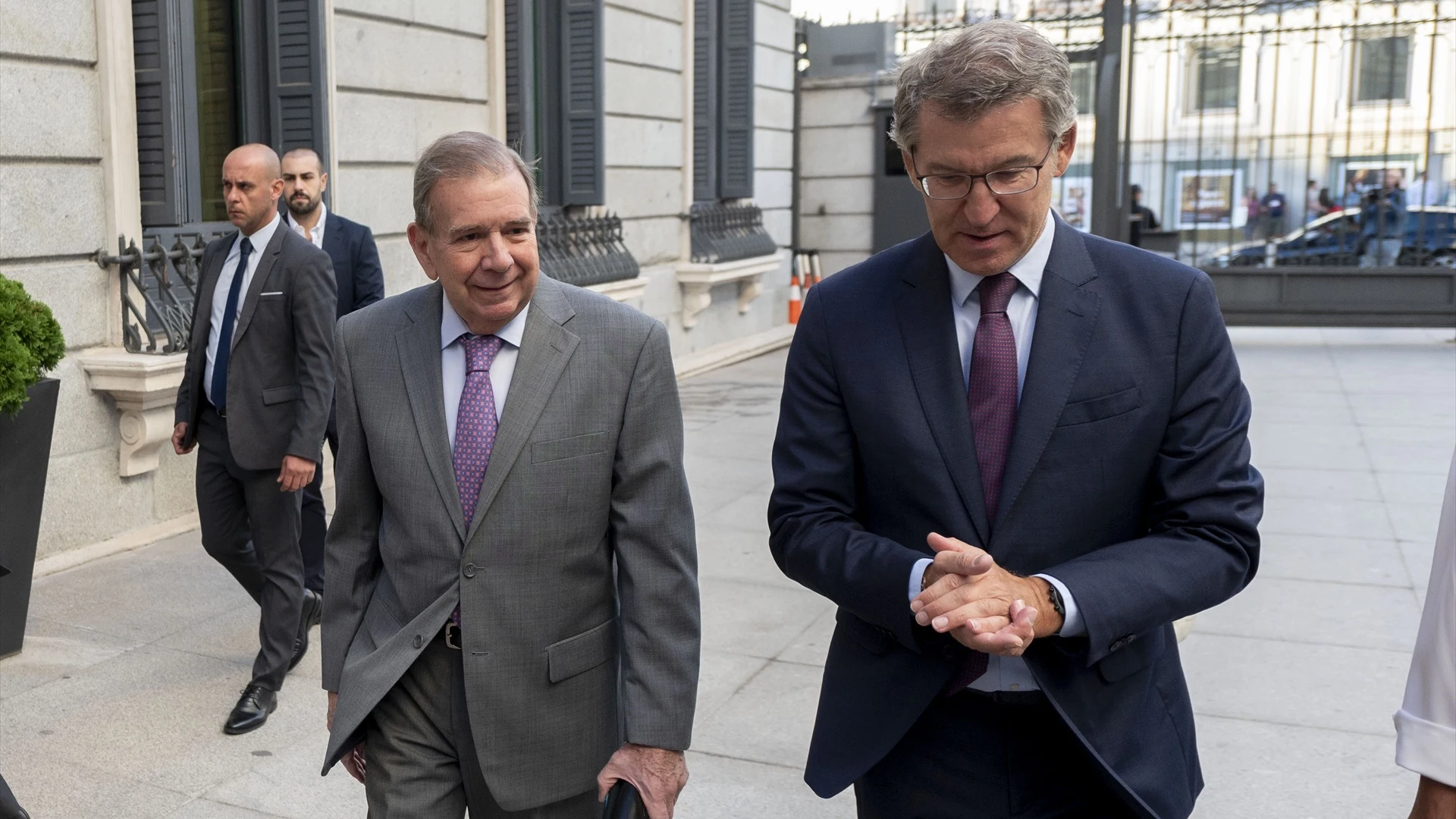 Alberto Núñez Feijóo y Edmundo González, juntos en el Congreso de los Diputados