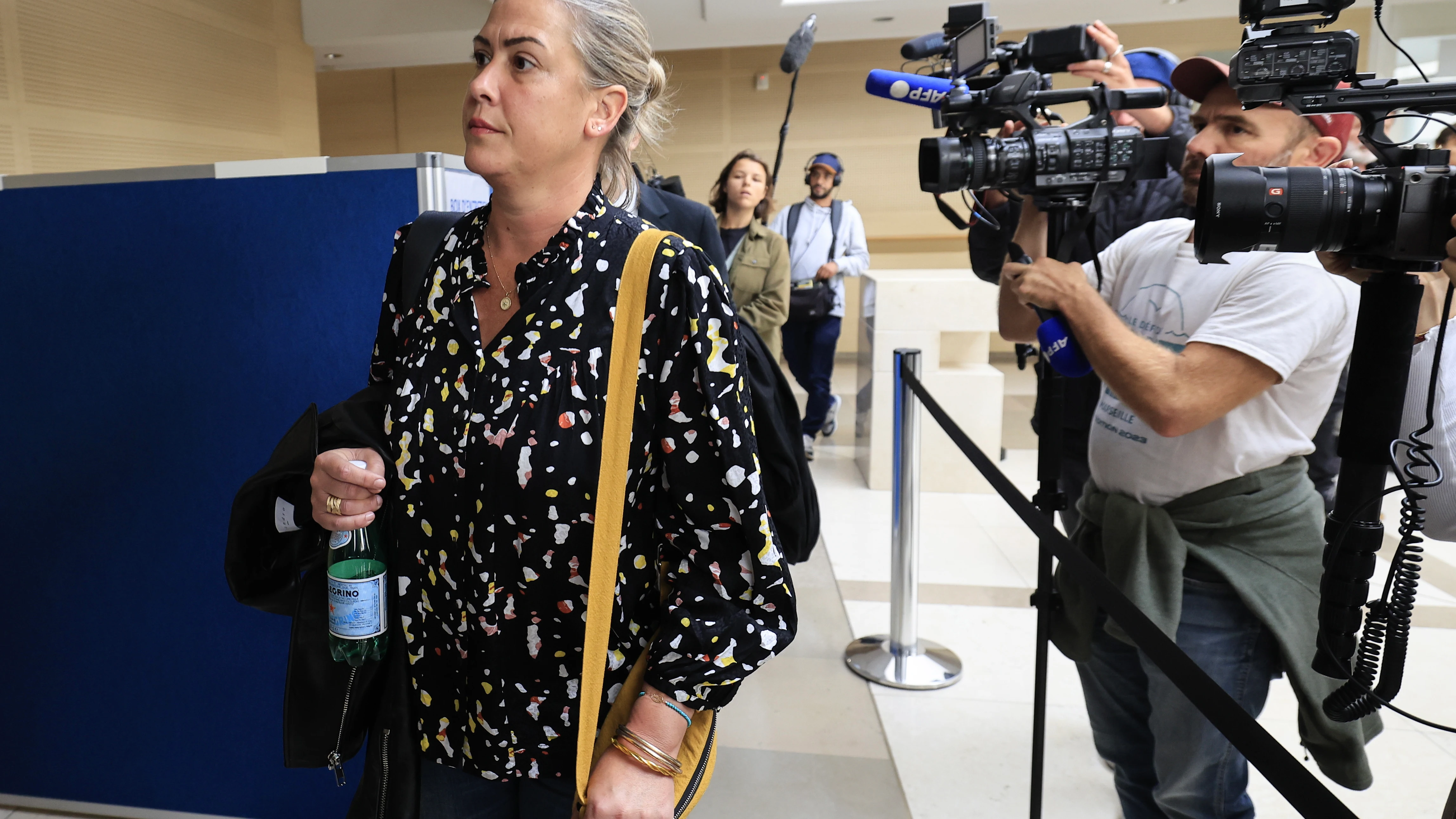 Caroline Darian, hija de Dominique y Gisele Pelicot, a su entrada en los juzgados durante el juicio contra su padre