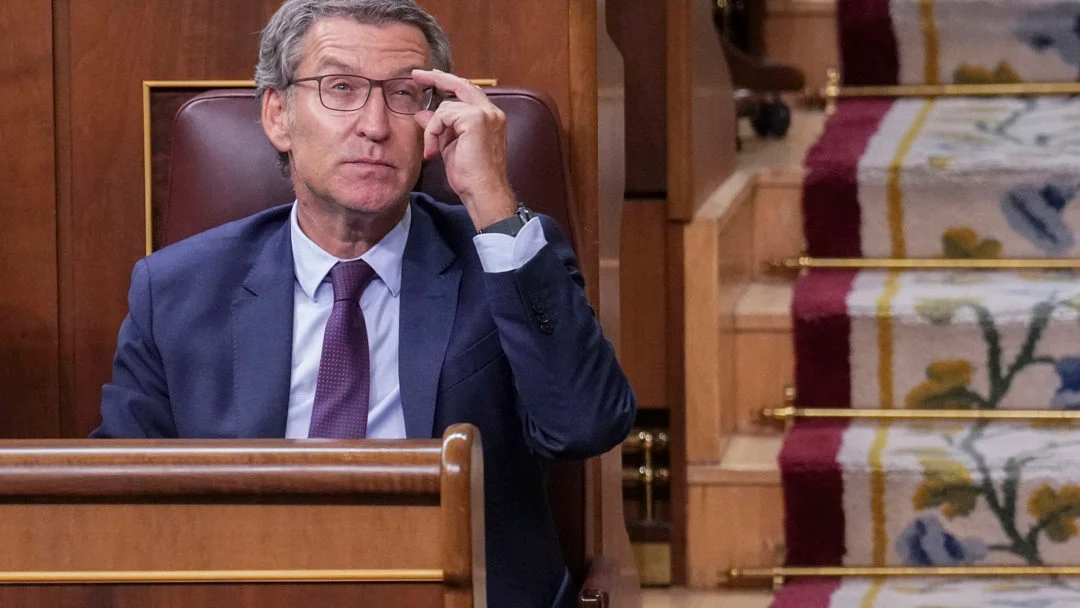 l presidente del Partido Popular Alberto Núñez Feijóo durante el pleno del Congreso de los Diputados celebrado este martes en Madrid. EFE/ Borja Sánchez-Trillo