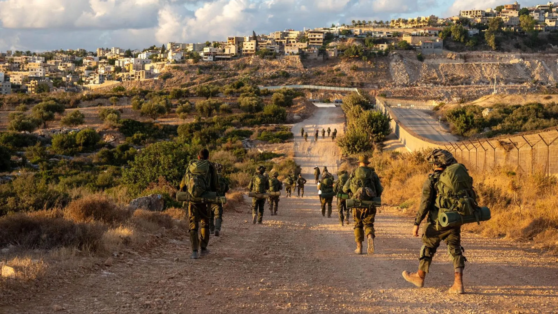 Soldados israelíes realizando una patrulla