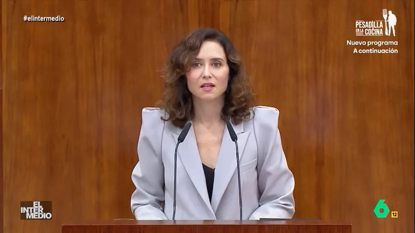 En este montaje de El Intermedio, Isabel Díaz Ayuso saluda a Joaquín Leguina, José Luis Martínez-Almeida y Esperanza Aguirre en la Asamblea de Madrid con un rotundo mensaje: "Estáis despedidos, hasta siempre".