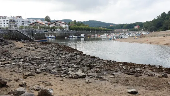Estampa poco habitul de la ría de Plentzia (Bizkaia), cuyo cauce ha disminuido notablemente durante la bajamar. La ría de Plentzia (Bizkaia), cuyo cauce ha disminuido notablemente durante la bajamar el miércoles 18 de septiembre de 2024.