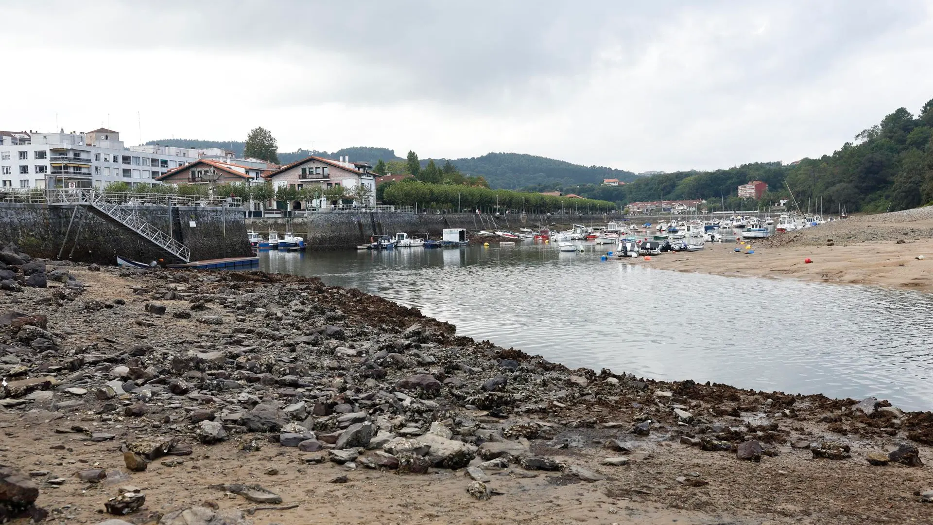 La ría de Plentzia (Bizkaia), cuyo cauce ha disminuido notablemente durante la bajamar el miércoles 18 de septiembre de 2024.