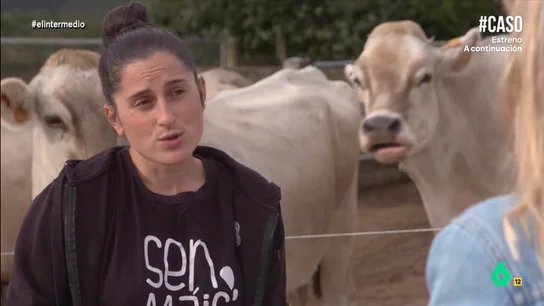 "La fábrica de Altri es una agresión directa a nuestro modo de vida": Ana Corredoira, ganadera en Palas de Rei Los vecinos de las localidades que se verán afectadas por la construcción de la fábrica de celulosa se movilizaron para manifestar su descontento, algo que, en palabras de la ganadera, "es el sinónimo de que nuestra comunidad está viva".