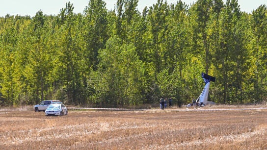 Imagen posterior al accidente de avioneta en Palencia que deja una v&iacute;ctima mortal y una persona herida de gravedad.